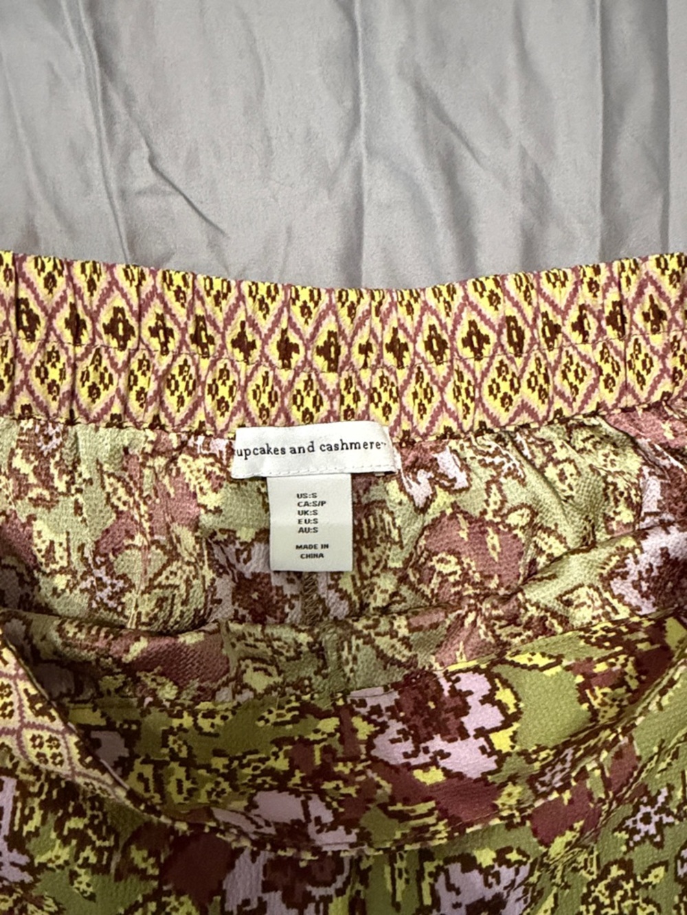 cupcakes & cashmere Green and Pink Patterned Wide-Leg Pants - Picture 2 of 5